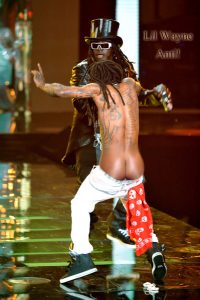 Lil Wayne Shows His Naked Butt
